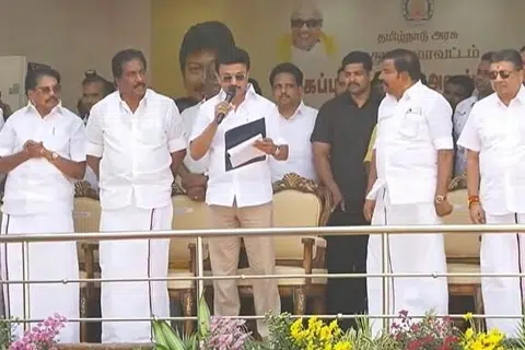 அலங்காநல்லூரில் காளைகளுக்கு ரூ.2 கோடியில் சிறந்த உயர்தர சிகிச்சை, பயிற்சி மையம் அமைக்கப்படும் என்ற அறிவிப்பையும் முதல்வர் ஸ்டாலின் விழா மேடையில் வெளியிட்டார்.