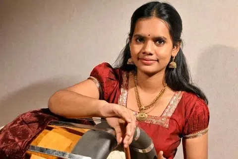 அமிர்தவர்ஷினி.