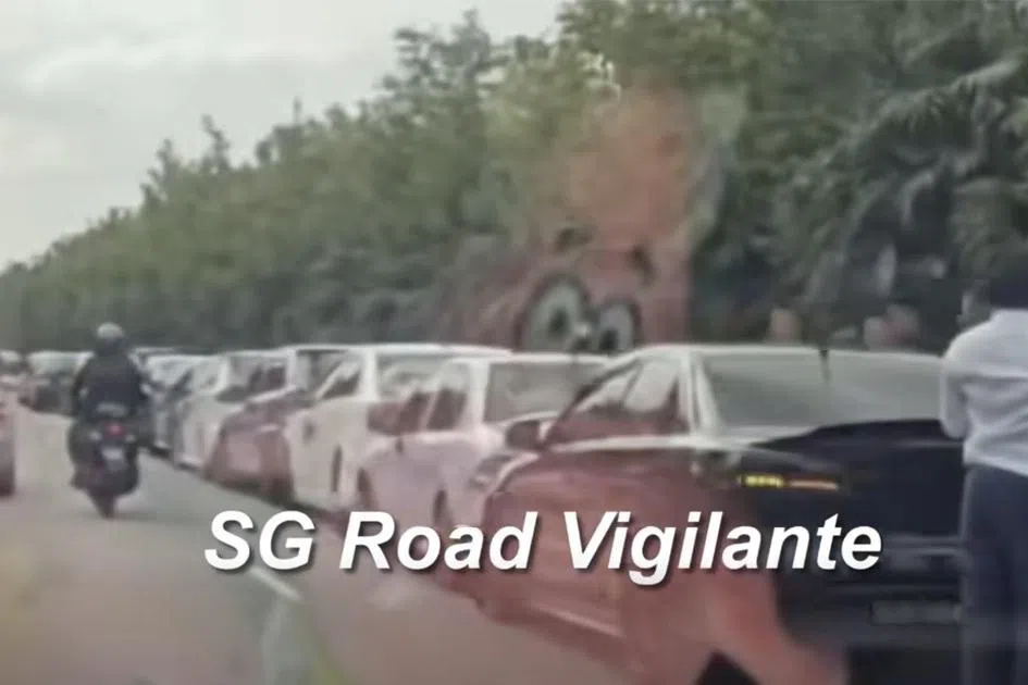 தெம்பனிஸ் விரைவுச்சாலையில் 
பத்து கார்கள் மோதி விபத்து