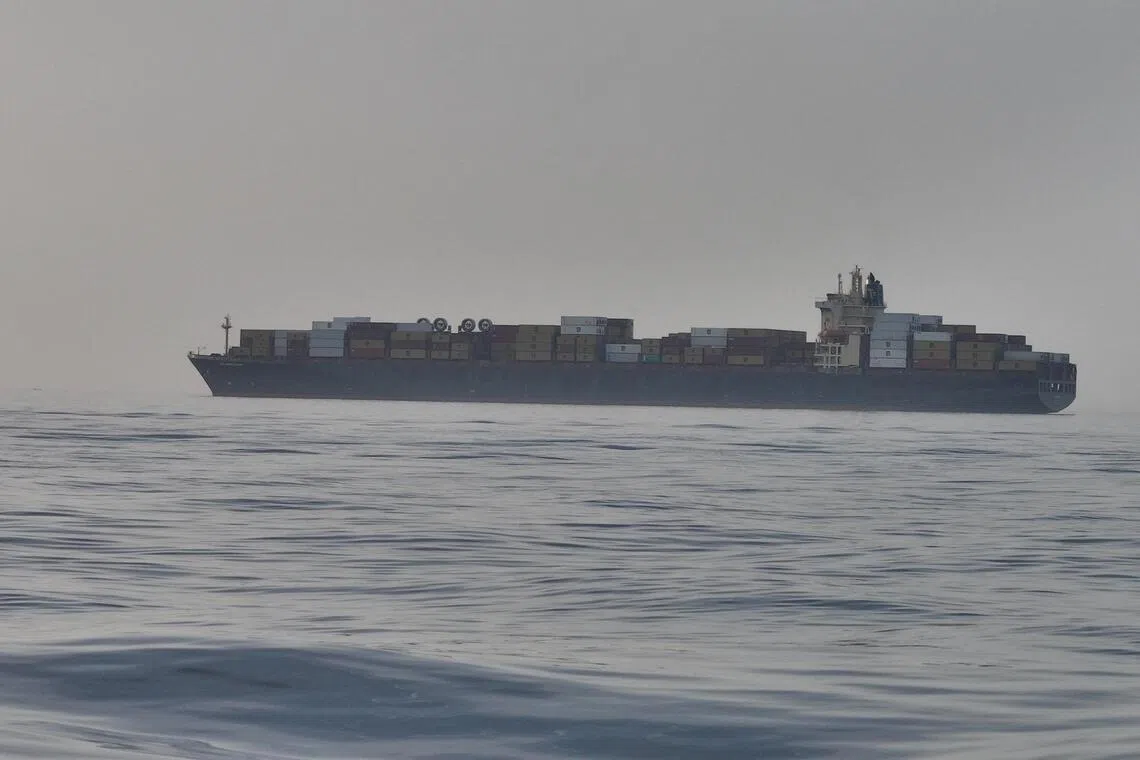 எரிசக்தி விநியோகத்திற்கு உதவ கப்பல் போக்குவரத்துக்கான விதிவிலக்கை அமெரிக்கா நீட்டித்துள்ளது