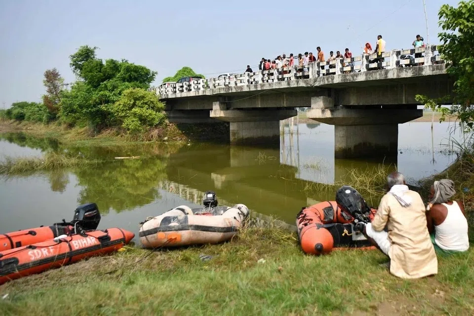 உயிருடன் மீட்கப்பட்ட ஆறு பேரில் இரண்டு சிறுவர்களின் நிலைமை மிகவும் கவலைக்கிடமாய் இருப்பதாகக் கூறப்பட்டது.