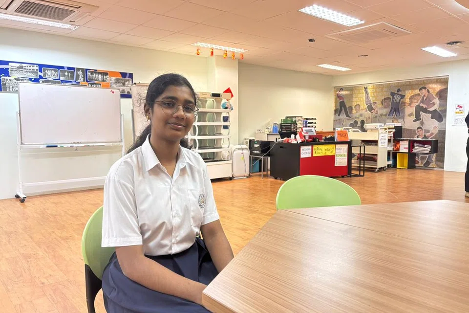 கோ சுவான் பிரஸ்பெட்டேரியன் உயர்நிலைப் பள்ளி மாணவி காம் பாஸ்ரியா நஸ்ரின், 16. 