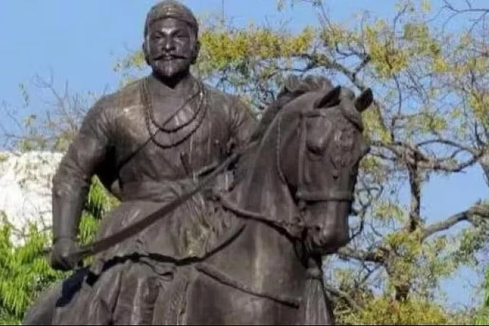 இந்தியாவுக்குச் சொந்தமான சத்ரபதி சிவாஜியின் அரிய உருவச் சிலை பிரிட்டனிடம் இருந்து மீட்கப்பட்டு இந்தியாவுக்குக் கொண்டு வரப்படுவதாக அறிவிக்கப்பட்டு உள்ளது.