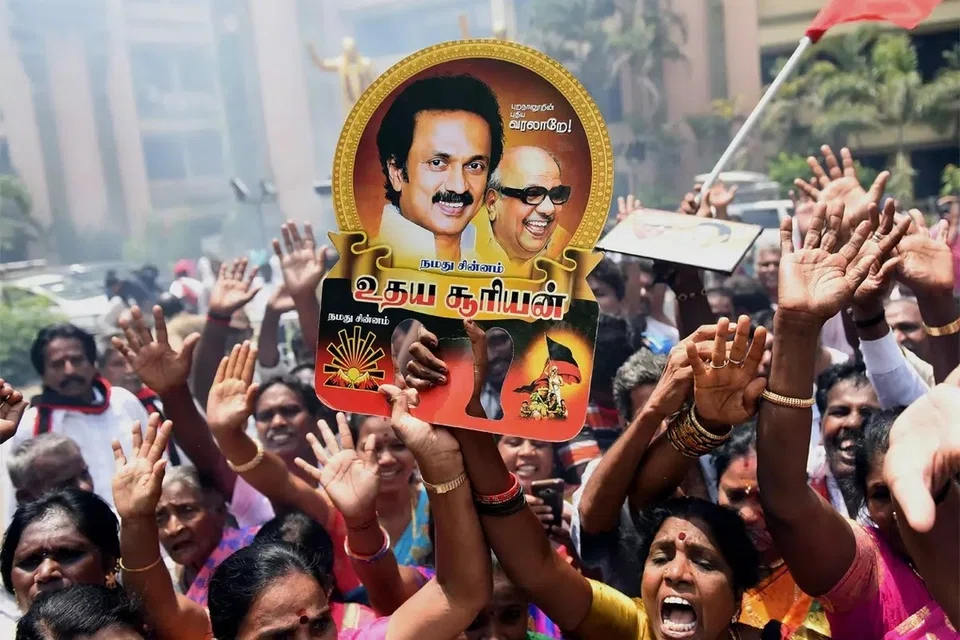 பீகாரில் பல லட்சம் வாக்காளர்களின் பெயர்கள் மாயமாவதுபோல் தமிழகத்தில் ஏற்படலாம் என்ற கவலையை தமிழக அரசியல் கட்சிகள் சில உணர்கின்றன.