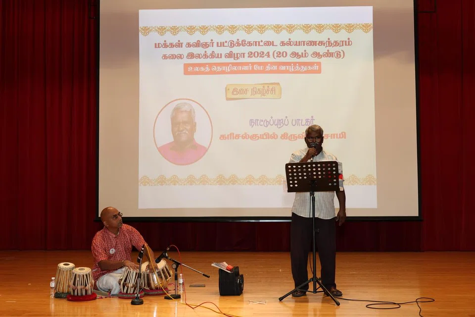 நிகழ்ச்சியில் நாட்டுப்புறப் பாடகர் கரிசல் குயில் கிருஷ்ணசாமியின் கச்சேரி நடைபெற்றது.