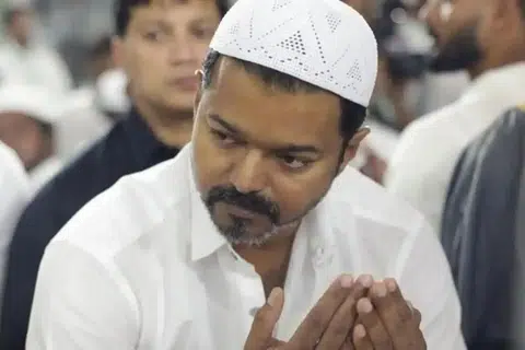 நோன்புத்திறப்பு நிகழ்வில் கலந்துகொண்டார் விஜய்.