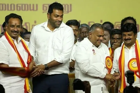 தவெகவில் இணைந்த 4 அதிமுக முன்னாள் அமைச்சர்கள்