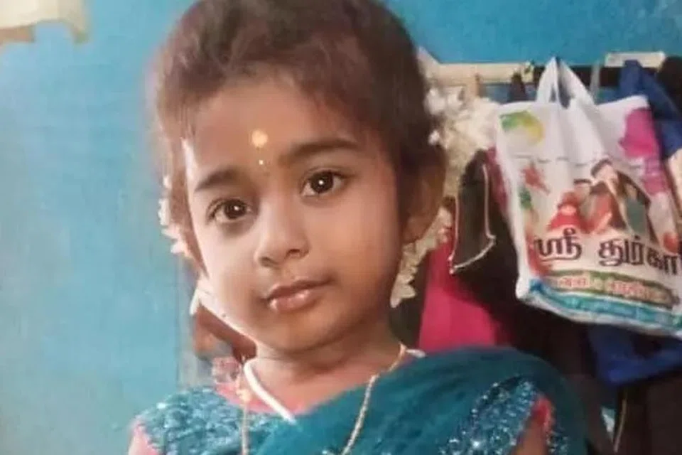 நவிஷ்கா.