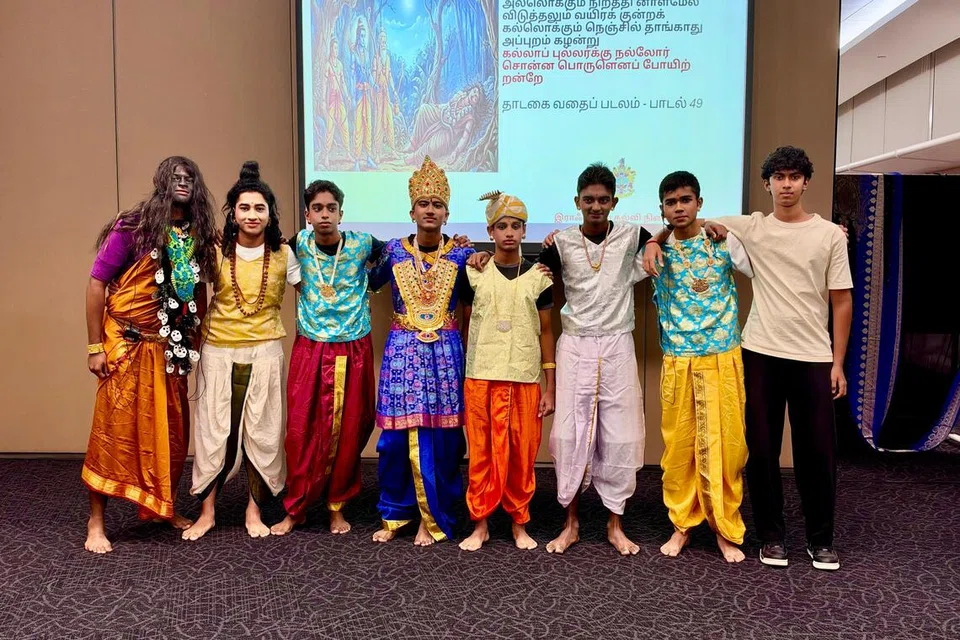 தாடகை வதத்தை நடித்துக் காண்பித்த ராஃபிள்ஸ் கல்வி நிலைய மாணவர்கள்.