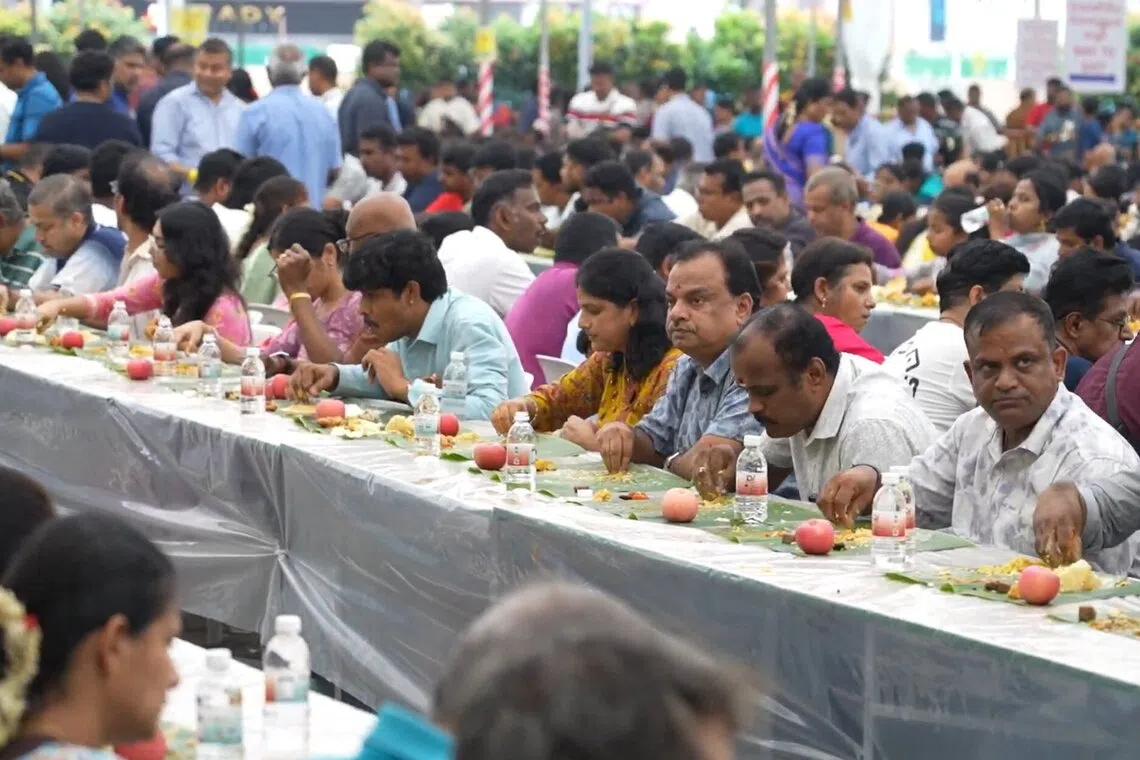 கோலாகலமாகத் தொடங்கிய புரட்டாசி மாத அன்னதானம்