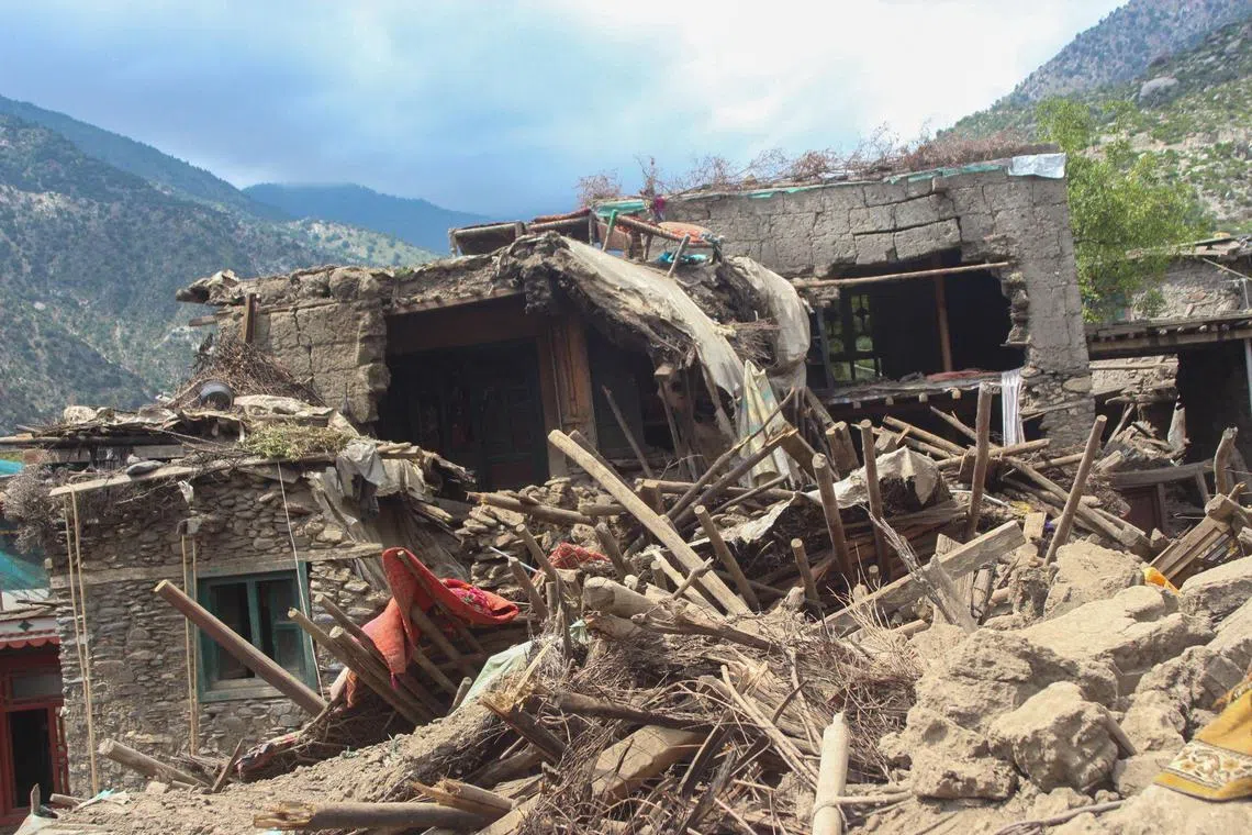 ஆப்கானிஸ்தானைத் தாக்கிய சக்திவாய்ந்த நில அதிர்வுகள்
