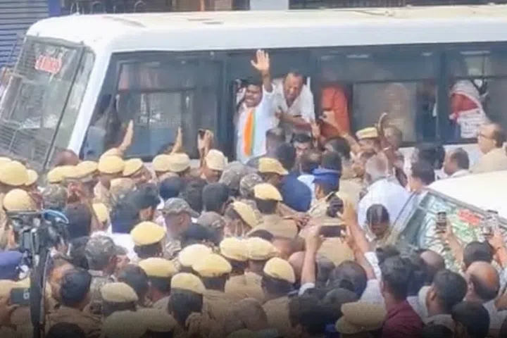 போராட்டத்தில் ஈடுபட்ட அண்ணாமலை கைது