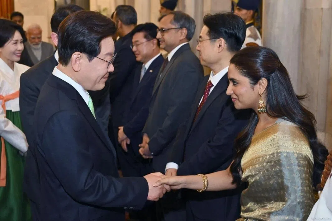 தென்கொரிய அதிபர் பாராட்டியதைப் பெருமையாக கருதுகிறேன்: பிரியங்கா மோகன்