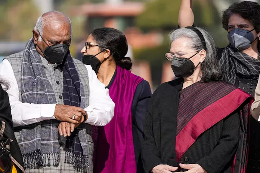 டெல்லி காற்று மாசைக் கட்டுப்படுத்த உடனடி நடவடிக்கை தேவை: சோனியா வலியுறுத்தல்