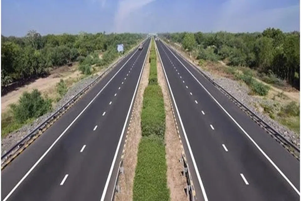 தமிழக விரைவுச்சாலை.