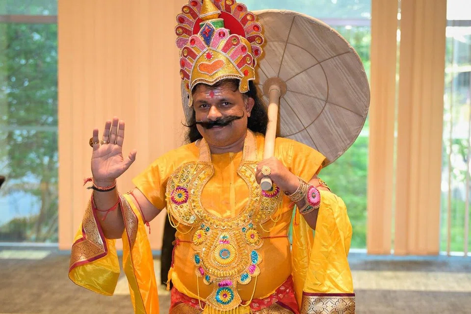 மகாபலி சக்கரவர்த்தி வேடத்தில் நவீன் சந்திரன்.