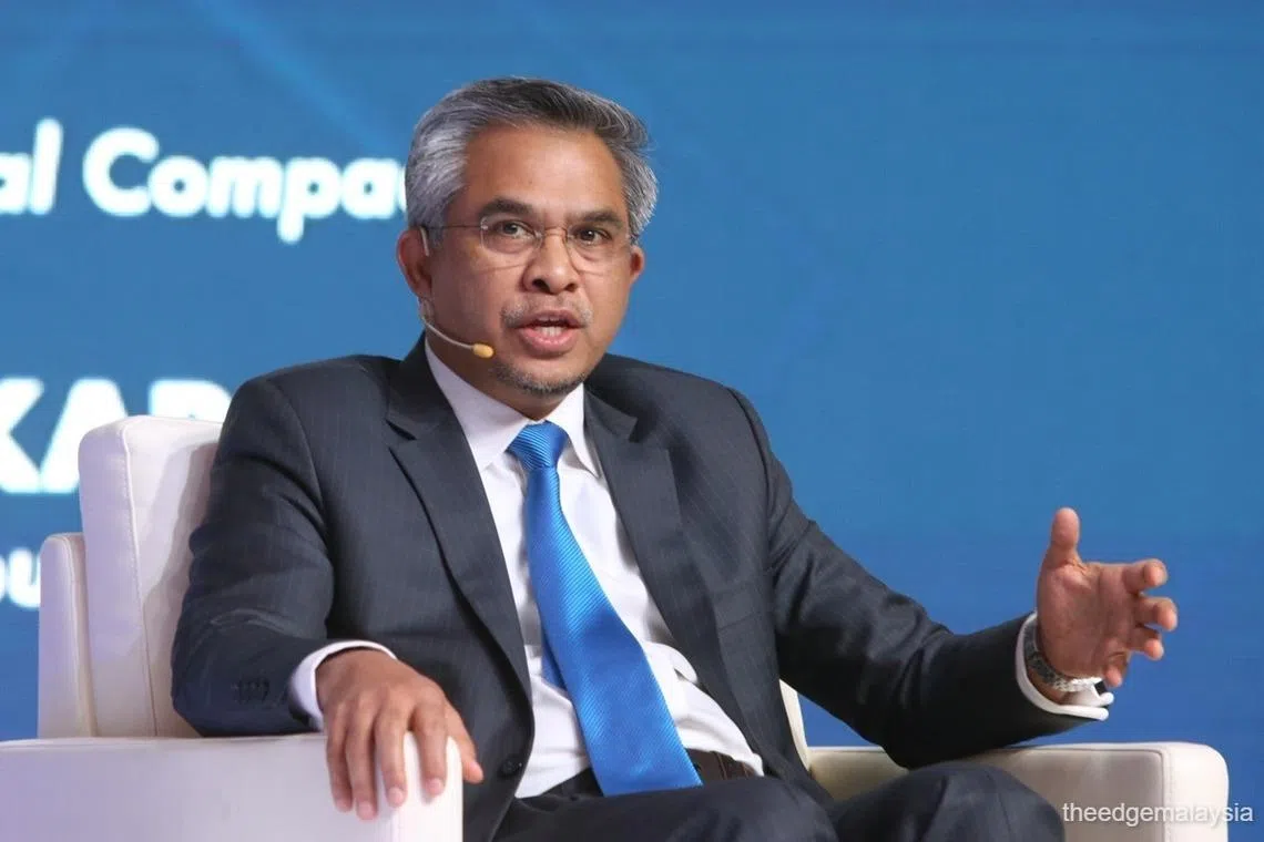 உரிமம் இன்றி பத்திர வர்த்தகம் செய்ய உடந்தையாக இருந்ததாக முன்னாள் ஷரியா மன்றத் தலைவர் மீது குற்றச்சாட்டு