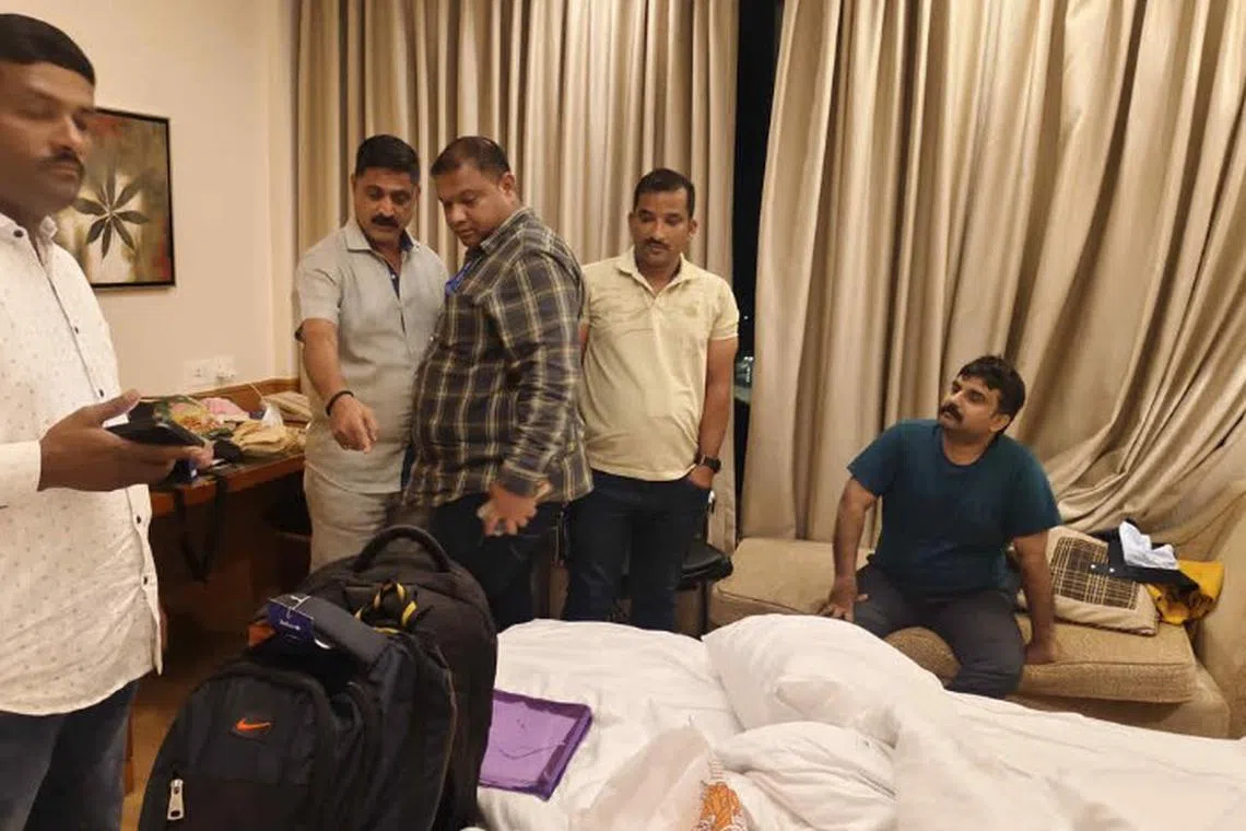 ஆளுநர் பதவிக்கு ஆசைப்பட்டு ரூ. 5 கோடியை இழந்தார்