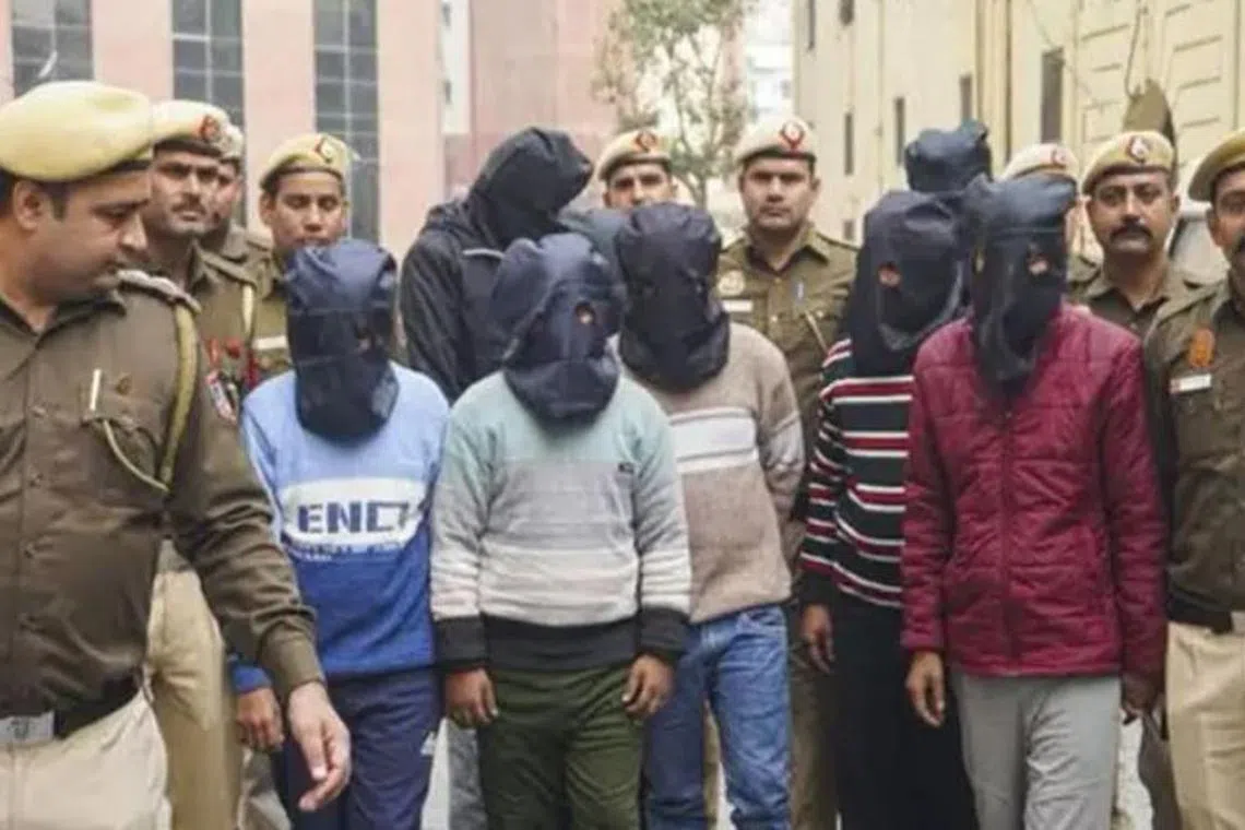 சட்டவிரோதமாகக் குடியேறிய 11 பங்ளாதே‌ஷ் குடியேறிகள் கைது