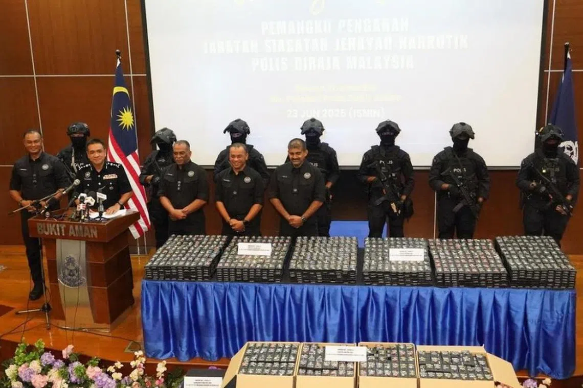 போதைப்பொருள் குற்ற முறியடிப்பு: மலேசியாவில் சிங்கப்பூரர்கள் மூவர் கைது 