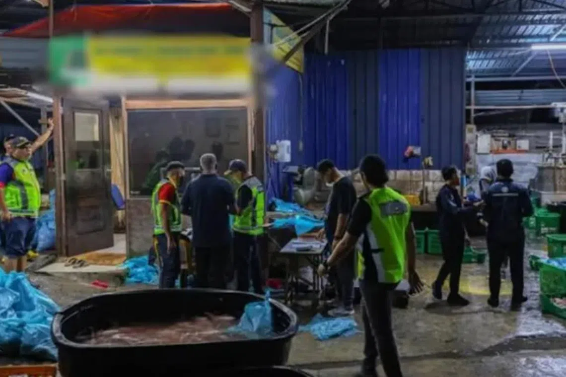 மலேசியாவில் 3,000 கிலோ கோழி இறைச்சி பறிமுதல்