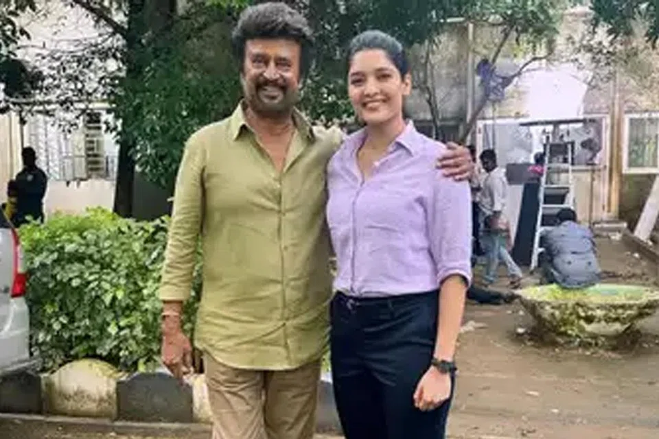 ரஜினியுடன் ரித்திகா சிங்.