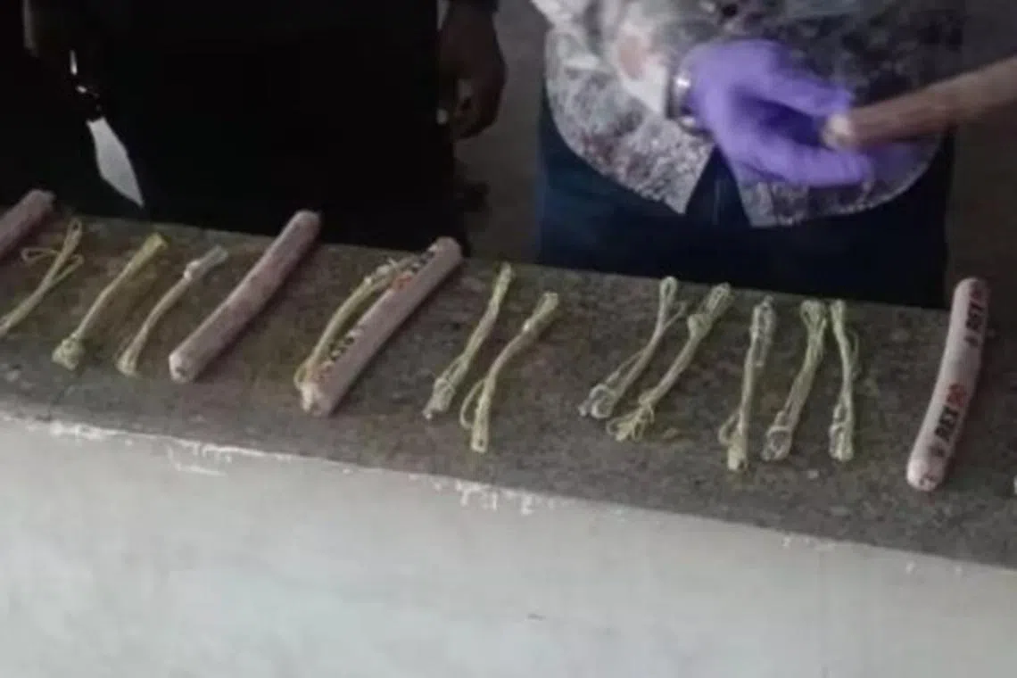 பேருந்து நிலையத்தில் கண்டெடுக்கப்பட்ட வெடிபொருட்கள்