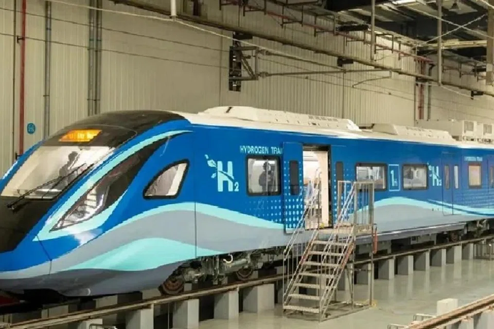 கிட்டத்தட்ட ரூ.118 கோடி மதிப்பீட்டில் உருவாக்கப்பட்டுள்ள ‘ஹைட்ரஜன்’ ரயிலில் மொத்தம் 10 பெட்டிகள் உள்ளன.