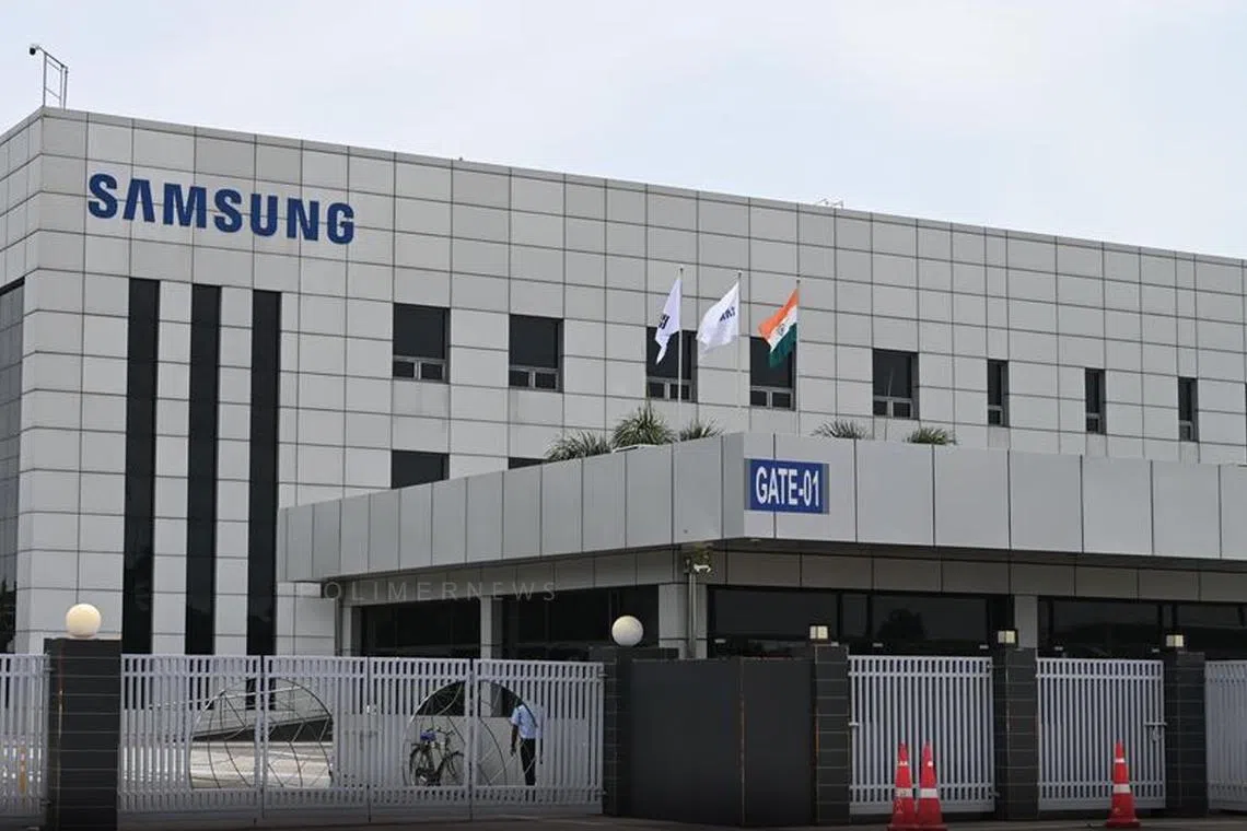 சாம்சுங் ஊழியர்கள் உள்ளிருப்புப் போராட்டம்