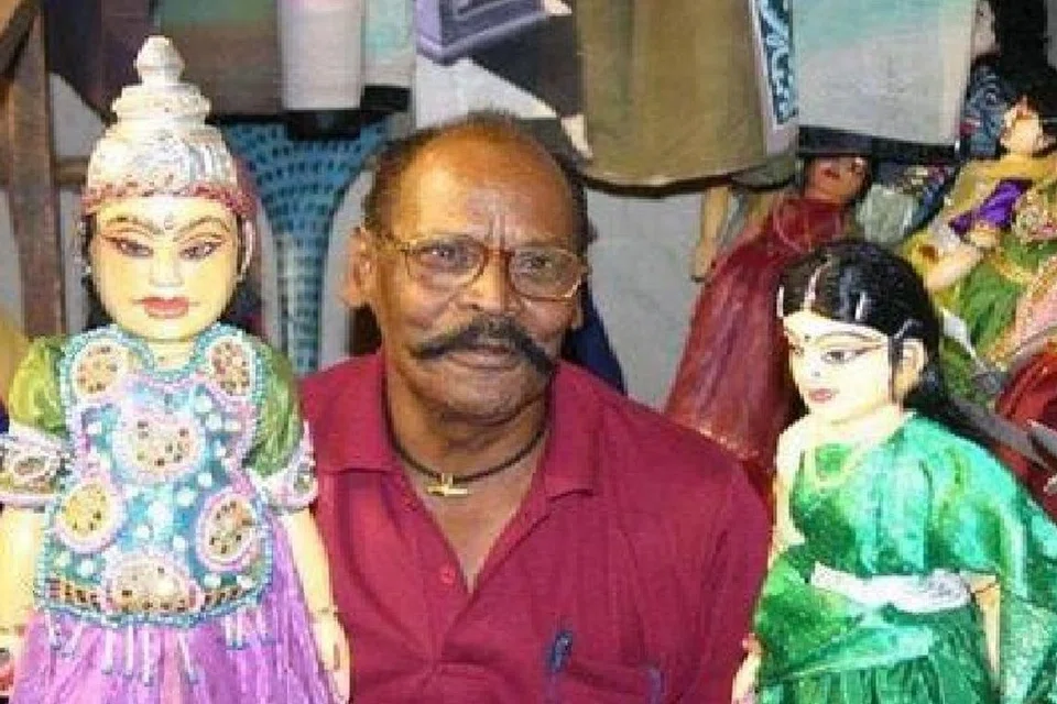 ஒடிசாவின் பொம்மலாட்டக் கலைஞர் மகுனி சரண் குவான்.
