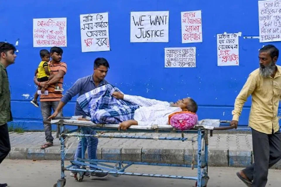 கோல்கத்தாவில் பயிற்சி மருத்துவர் ஒருவர் பாலியல் வன்கொடுமை செய்யப்பட்டு கொலை செய்யப்பட்ட வழக்கு விசாரணையை மத்திய புலனாய்வுப் பிரிவுக்கு மாற்ற கோல்கத்தா உயர்நீதிமன்றம் ஆகஸ்ட் 13ஆம் தேதி உத்தரவிட்டது.