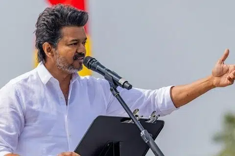 ஞாயிற்றுக்கிழமை (ஏப்ரல் 12) கன்னியாகுமரியில் நடந்த பிரச்சாரக் கூட்டத்தில் உரையாற்றிய திரு விஜய்.