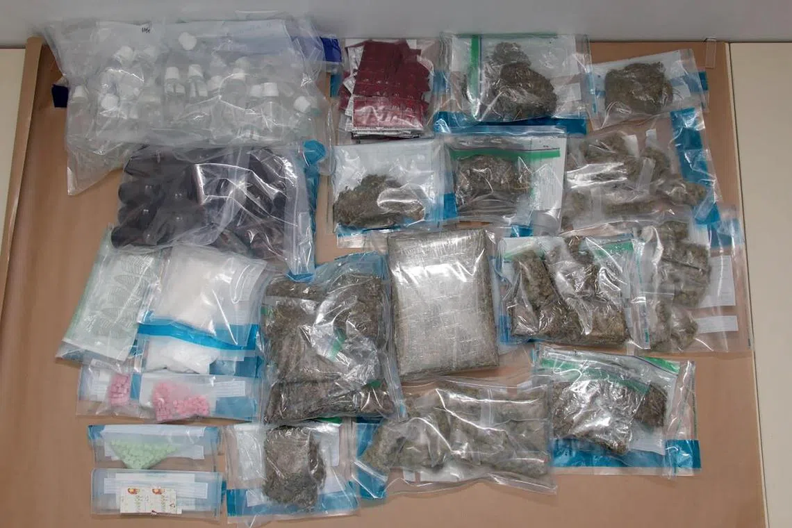 போதைப்பொருள் பறிமுதல்; இருவர் கைது