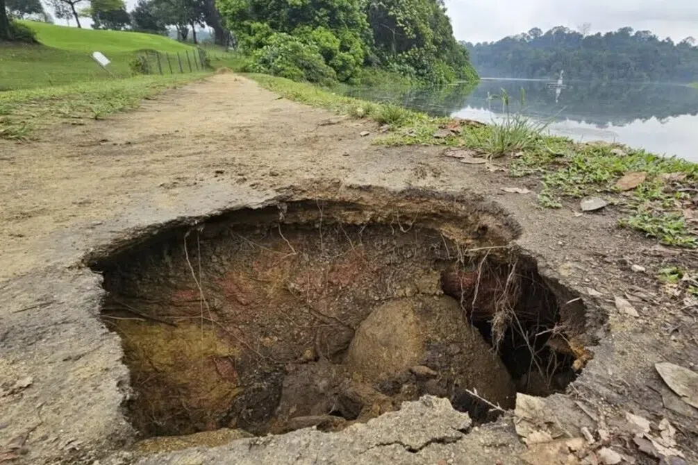 மெக்ரிச்சி நீர்த்தேக்கத்திற்கு அருகே பெரும்பள்ளம் மூடப்பட்டது