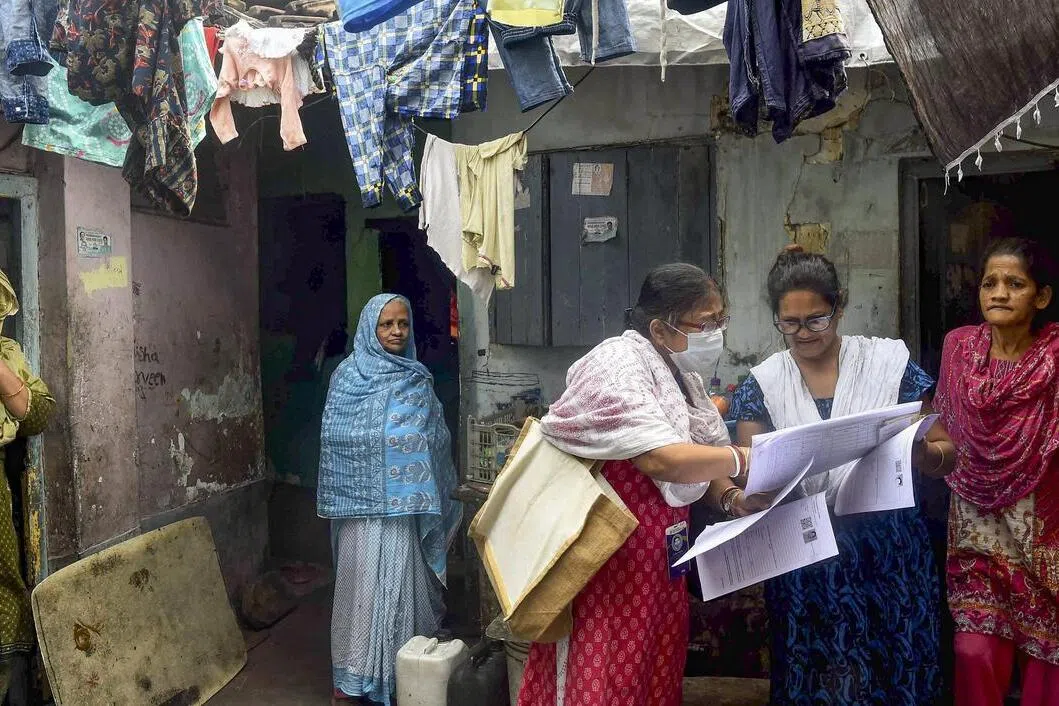 எஸ்ஐஆர் படிவத்தில் தவறான தகவல்: மூவர் மீது வழக்கு