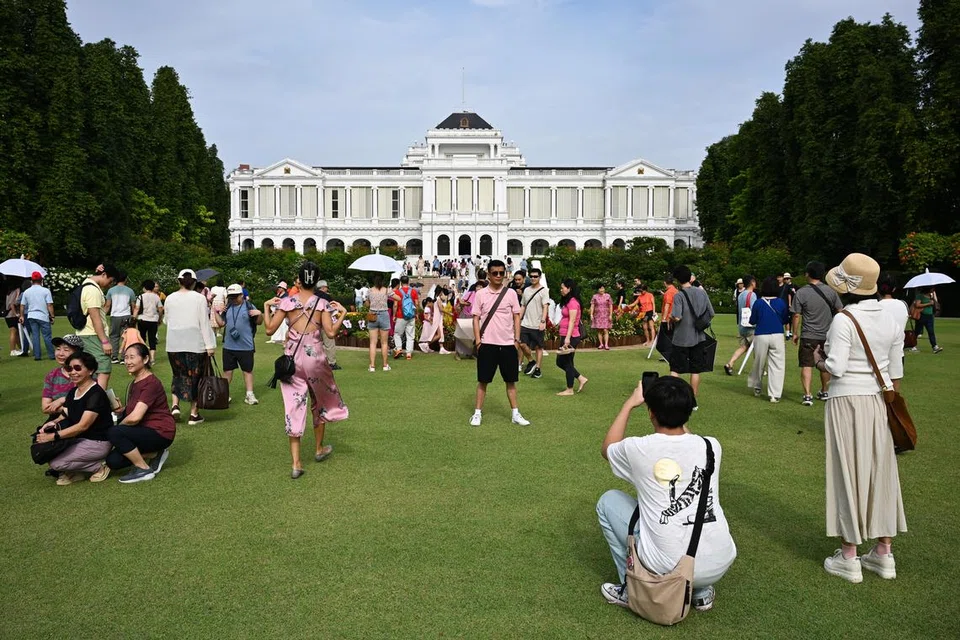 இஸ்தானா இம்மாதம் 13ஆம் தேதி பொதுமக்களுக்குத் திறந்துவிடப்படும் என்று பிரதமர் அலுவலகம் தெரிவித்தது.