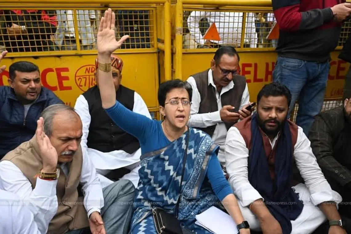 டெல்லி பேரவைக்குள் நுழைய ஆம் ஆத்மி எம்எல்ஏக்களுக்குத் தடை