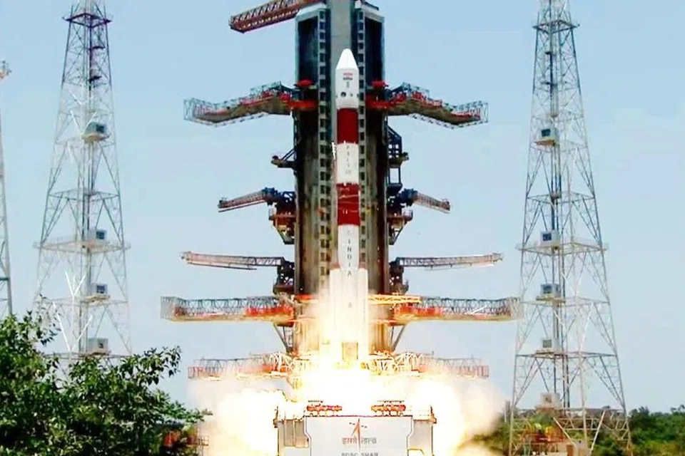 ராக்கெட் விண்ணில் சீறிப் பாய்ந்த தருணம்.