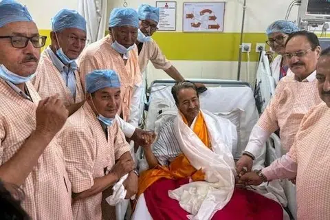 சோனம் வாங்சுக் வெளியிட்ட ஒரு காணொளியில், அவரது மருத்துவமனை படுக்கைக்கு அருகில் நின்றபடி அரசின் வாக்குறுதிகளை ஜே.பி.நட்டா வாசித்துக் காட்டுவது தெரிந்தது. வாங்சுக் தனது உண்ணா விரதத்தை முடித்துக்கொண்டபோது மத்திய அமைச்சர்களும் மருத்துவர்களும் உடனிருந்தனர்.