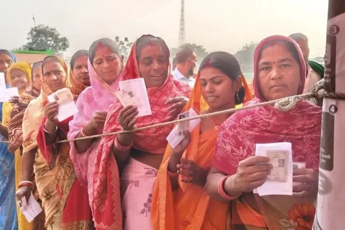 பீகார் தேர்தல்: அசம்பாவிதமின்றி நடந்த முதற்கட்ட வாக்குப்பதிவு