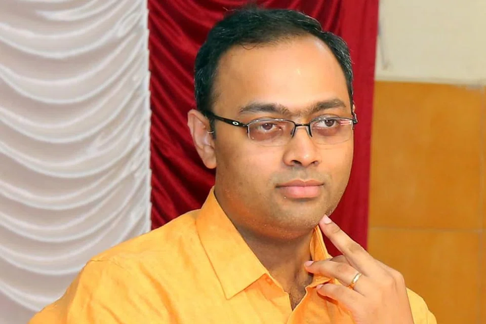 பாரதியாரின் எள்ளுப் பேரன் (கொள்ளுப் பேரன் ராஜ்குமார் பாரதியின் மகன்) நிரஞ்சன் பாரதி.
