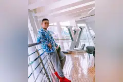 ‘அயோன் ஆர்ச்சர்ட்’ கடைத்தொகுதியை ஏமாற்றி ஏறத்தாழ $76,900  மதிப்பிலான பற்றுச்சீட்டுகளைப் பெற்றுக்கொண்டதையும்  சின் டுங் ஷெங் ஒப்புக்கொண்டார்.