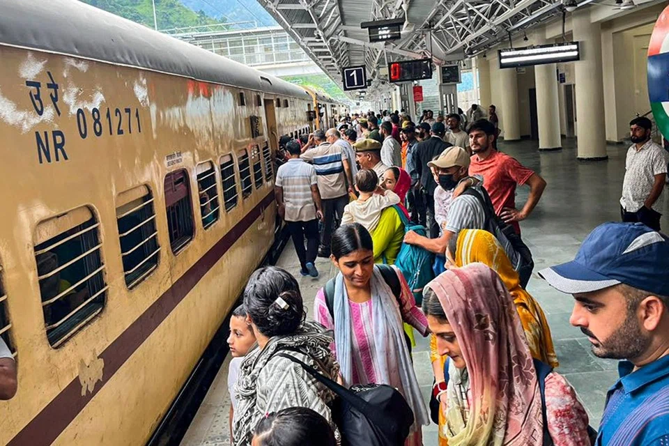 எதிர்வரும் தீபாவளிப் பண்டிகையை முன்னிட்டு, பயணிகள் தங்களின் சொந்த ஊர்களுக்குச் செல்ல தயாராகி வருகின்றனர்.