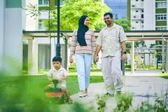 தன் மகனுக்குத் தேவையானவற்றை வாங்கிக் கொடுக்க வேண்டும் என்றும் மனைவியைப் பார்த்துக் கொள்ள வேண்டும் என்பன சையத் ஷரீஃப் மனத்தில் என்றும் ஓடிக்கொண்டிருக்கும் எண்ணவோட்டங்கள்.  