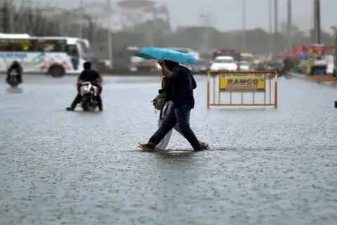 தென்கிழக்கு அரபிக்கடல் பகுதியில், ஒரு வளிமண்டல கீழடுக்கு சுழற்சி நிலவுகிறது.