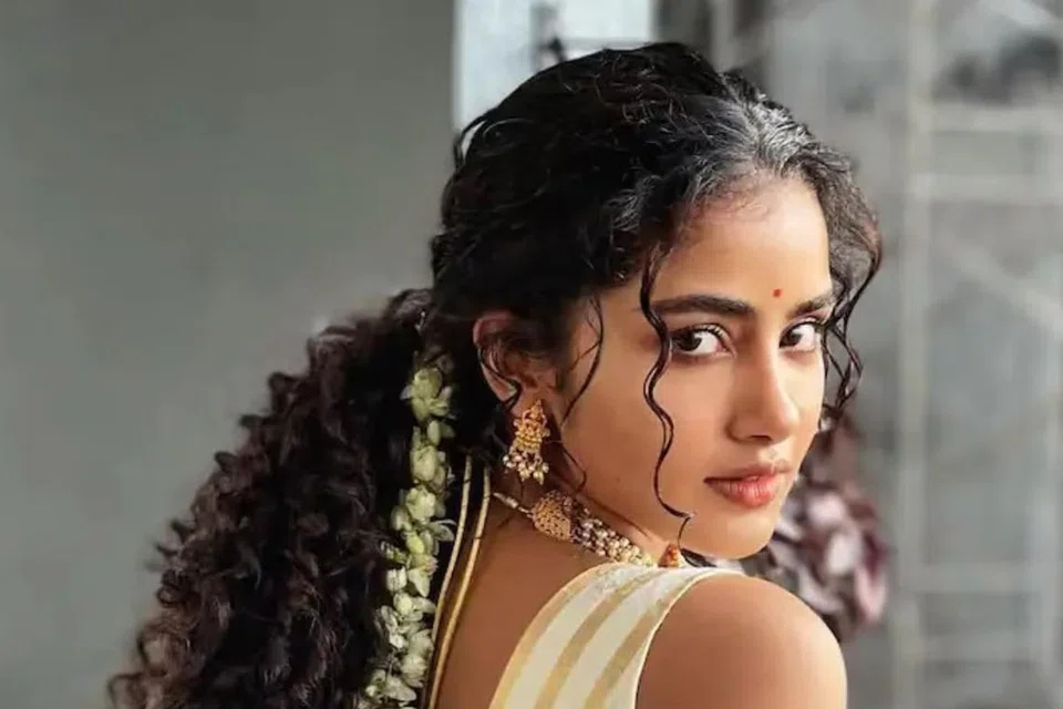 அனுபமா பரமேஸ்வரன்.