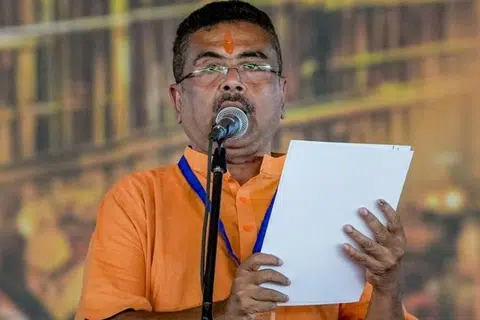 மேற்கு வங்கத்தில் புதிதாக முதல்வராகப் பொறுப்பேற்றுள்ள சுவேந்து அதிகாரி.