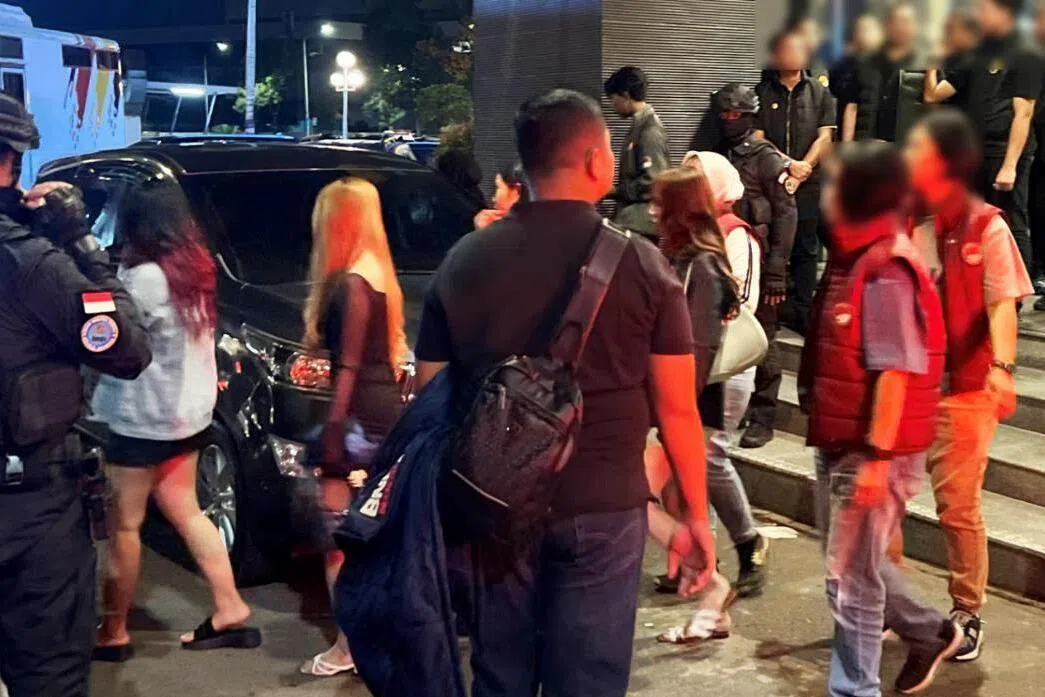 பாத்தாமில் நடந்த சோதனை: போதைப் பொருள் தொடர்பில் ஐவர் கைது