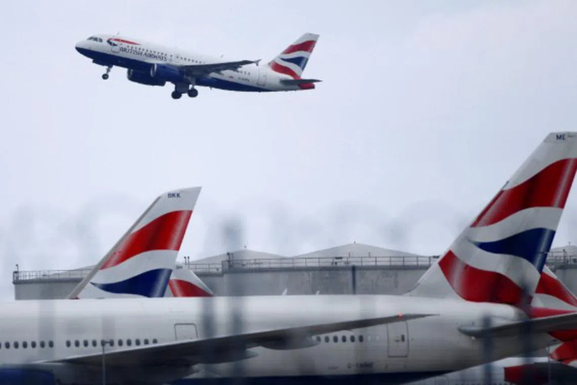 சென்னையிலிருந்து புறப்பட்ட விமானம் நடுவழி திரும்பியது  