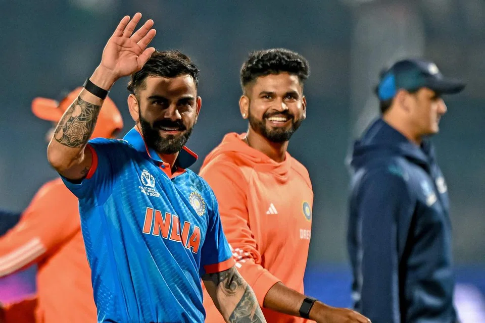 ஒருநாள் கிரிக்கெட் போட்டிகளில் அதிக சதமடித்தோர் (49) பட்டியலில் சச்சின் டெண்டுல்கருடன் முதலிடத்தைப் பகிர்ந்துகொள்ளும் வாய்ப்பை ஐந்து ஓட்டங்களில் இழந்தார் விராத் கோஹ்லி (இடது).